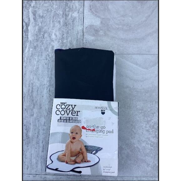 ~Penn State Cozy Cover on-the-go Changing Pad Cushioned 20" x 23" with Pockets - Picture 1 of 2